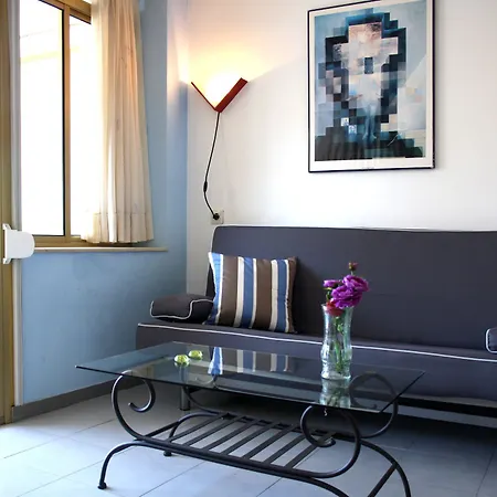 In A House - Sh30 Apartment